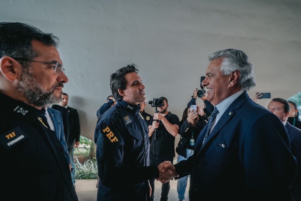 Imagem Ilustrando a Notícia: PRF empossa novo superintendente em Goiás; Caiado destaca reciprocidade entre forças de segurança