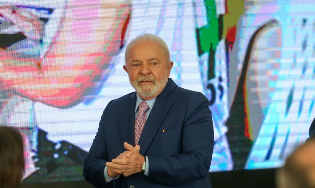 Imagem Ilustrando a Notícia: Lula diz que não venderá empresas públicas