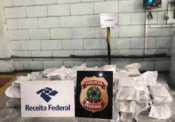 Imagem Ilustrando a Notícia: Polícia Federal apreende 200kg de cocaína no porto de Santos