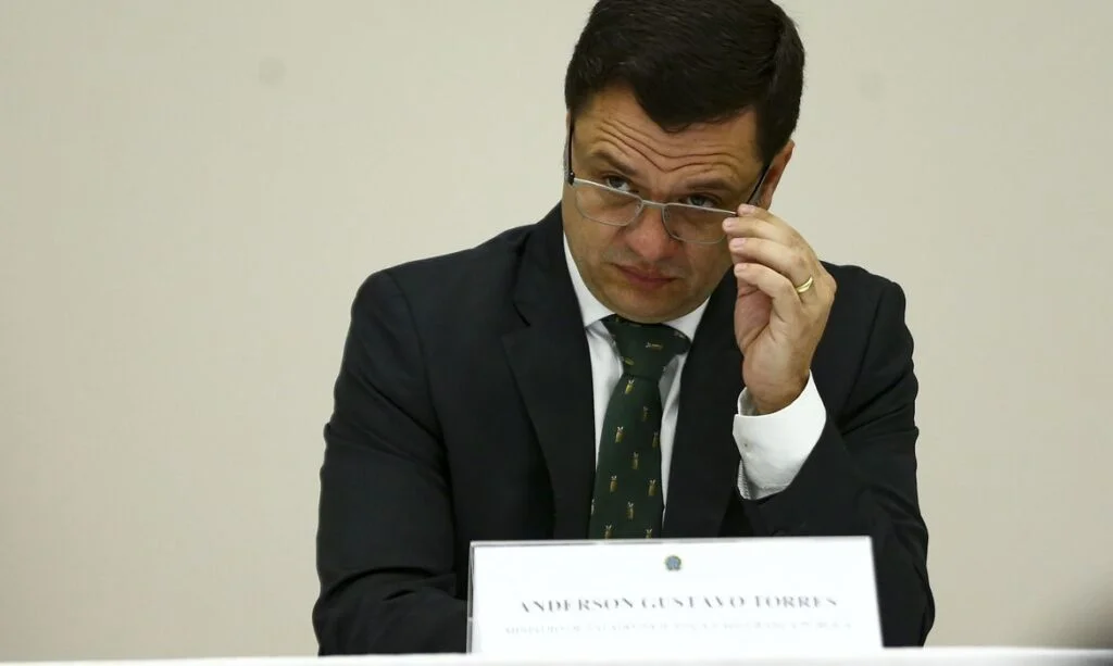 Imagem Ilustrando a Notícia: Barroso nega pedido de liberdade de Anderson Torres
