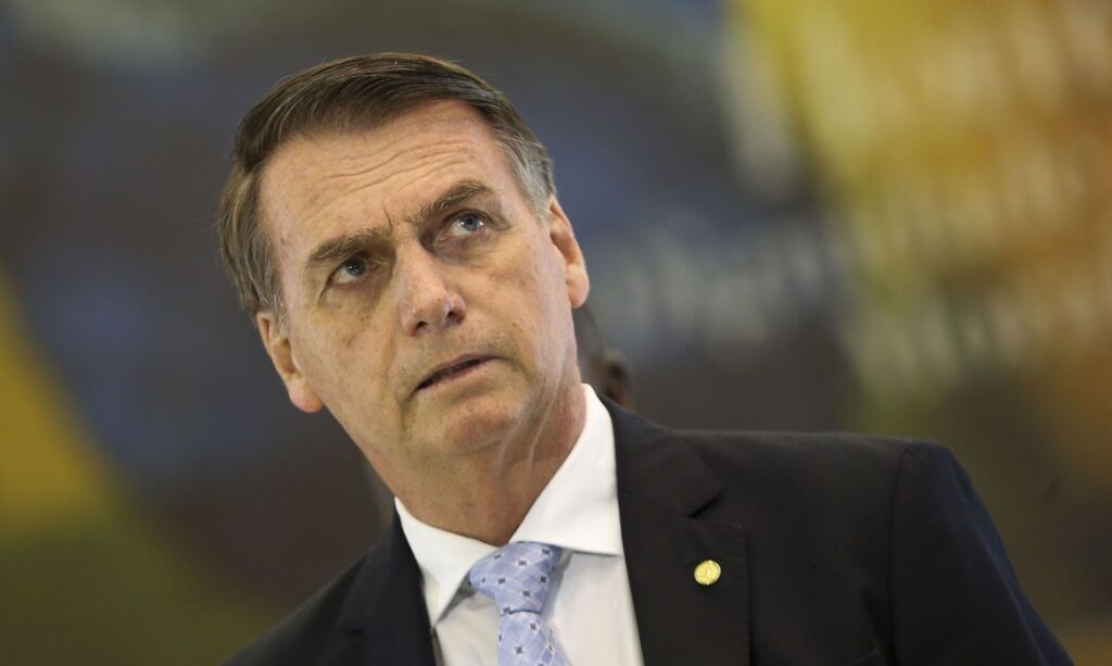 Imagem Ilustrando a Notícia: Bolsonaro chega à PF para prestar depoimento sobre atos golpistas