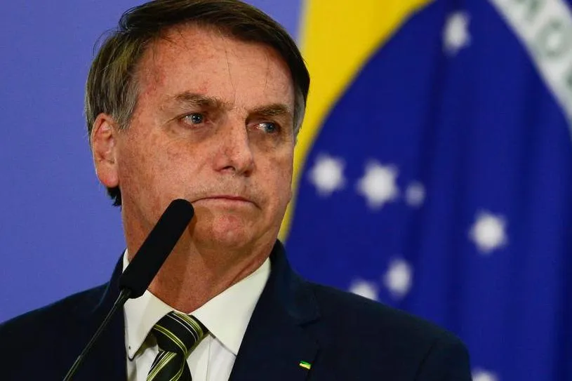 Imagem Ilustrando a Notícia: Bolsonaro diz a aliados que planeja se candidatar ao Senado em 2026