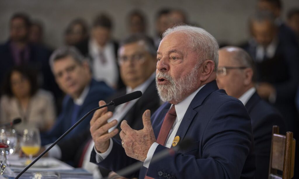 Imagem Ilustrando a Notícia: “Não vamos transformar escolas em prisão”, diz Lula
