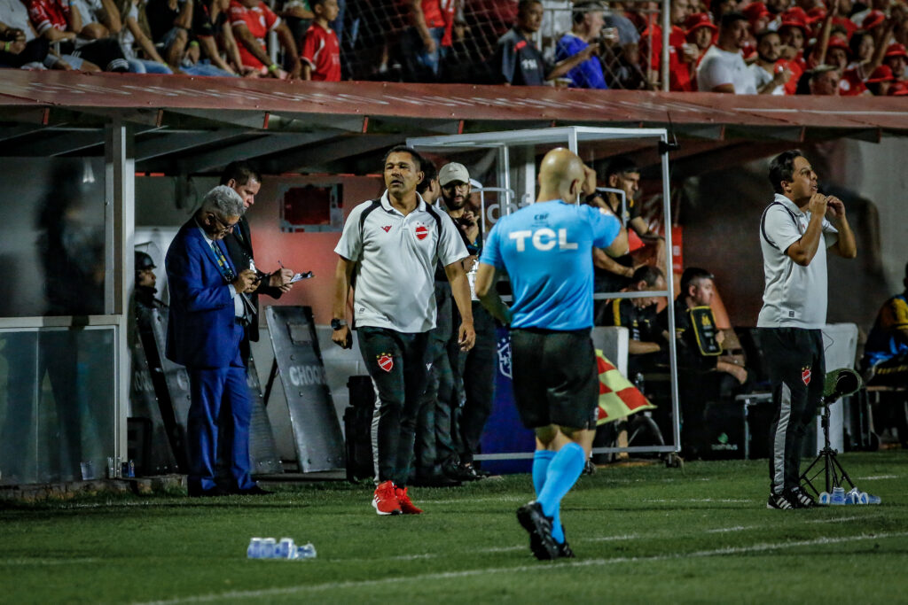 Imagem Ilustrando a Notícia: Glauber Ramos lamenta tropeço no OBA lotado e diz que “faltou o gol”