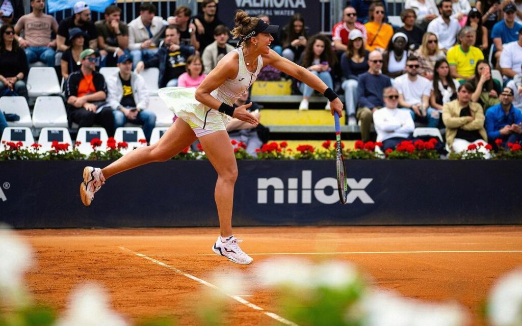 Imagem Ilustrando a Notícia: Bia Haddad vence a alemã Tatjana Maria na estreia em Roland Garros