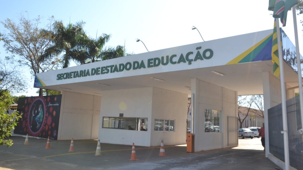 Imagem Ilustrando a Notícia: Governo de Goiás dá posse a 1ª turma de aprovados em concurso da Educação