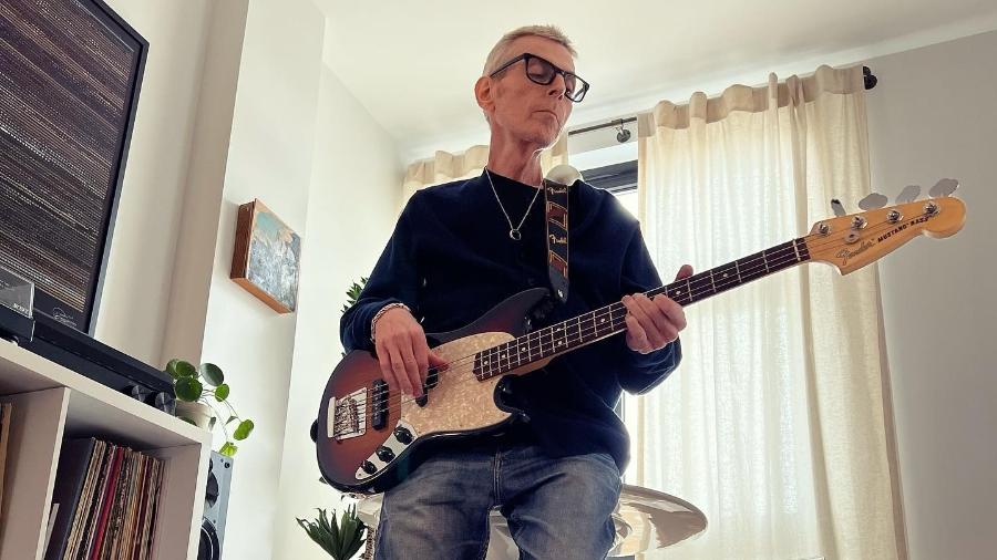 Imagem Ilustrando a Notícia: Morre Andy Rourke, baixista do The Smiths, aos 59 anos