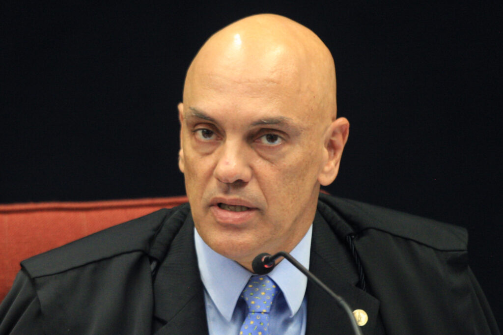 Imagem Ilustrando a Notícia: Moraes autoriza que PF investigue presidente da CPI do MST por suposto patrocínio a atos antidemocráticos