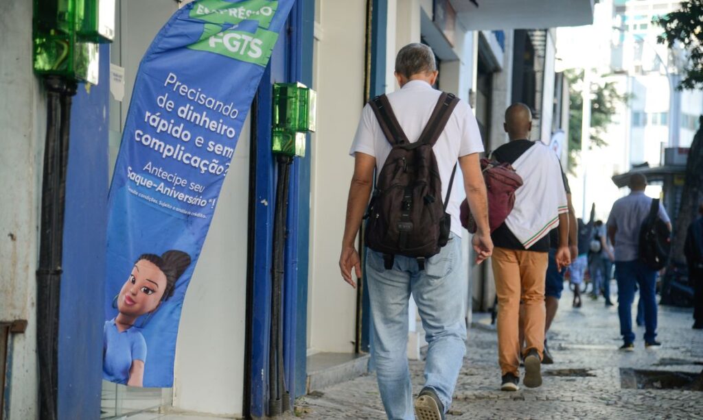 Imagem Ilustrando a Notícia: Milhões de brasileiros têm dificuldades de pagar suas dívidas