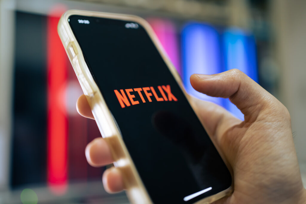 Imagem Ilustrando a Notícia: Netflix começa a cobrar por compartilhamento de contas no Brasil