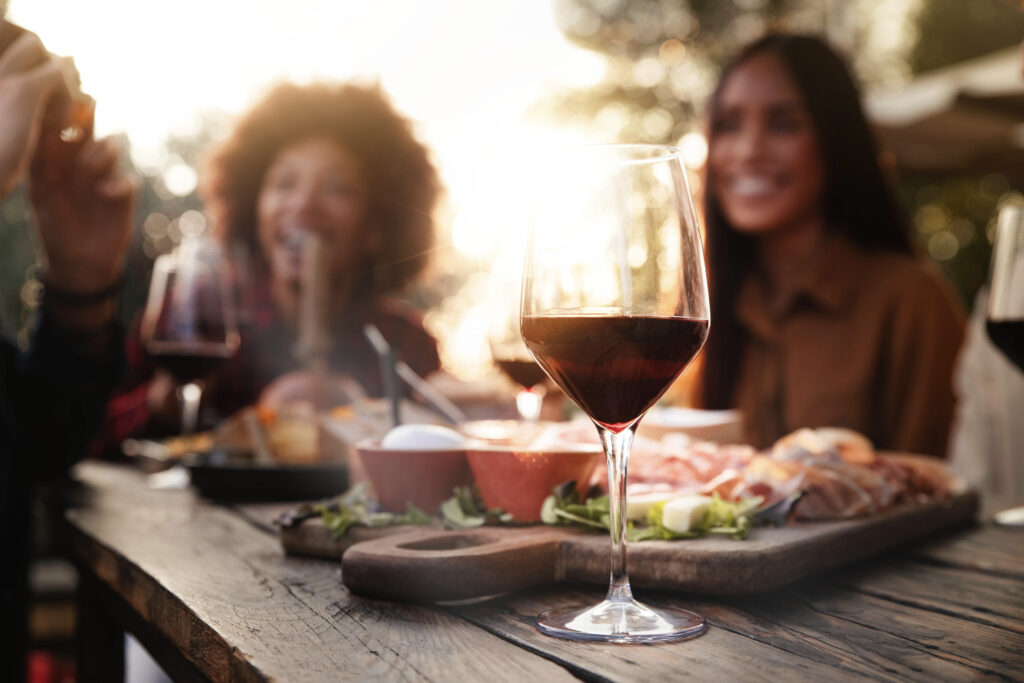 Imagem Ilustrando a Notícia: Consumo moderado de vinho pode aliviar dores no corpo, diz estudo