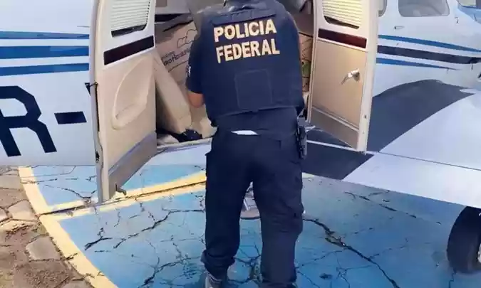 Imagem Ilustrando a Notícia: PF apreende 290 kg de maconha em avião de tio de Damares Alves