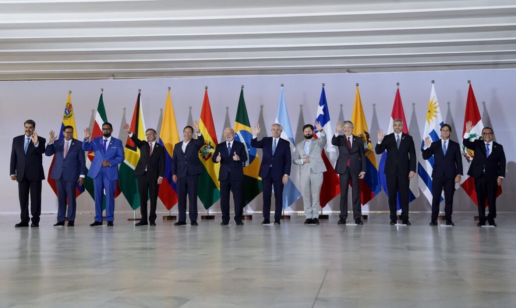 Imagem Ilustrando a Notícia: Presidentes criam grupo para definir integração na América do Sul