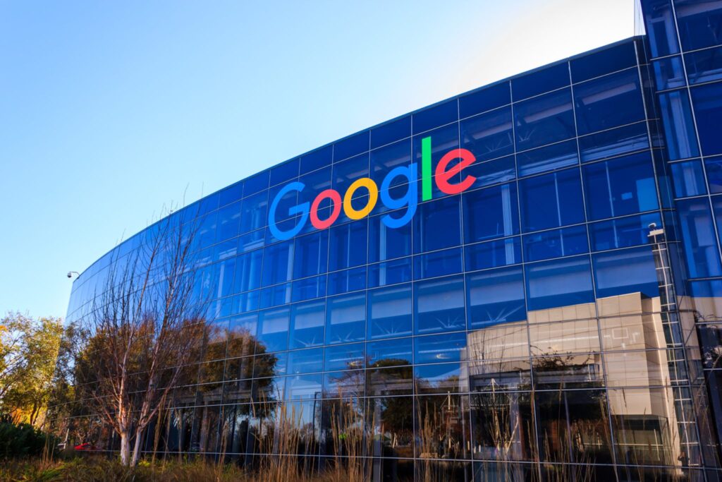 Imagem Ilustrando a Notícia: Google e CIEE firmam parceria e ofertam 60 mil bolsas para cursos de tecnologia