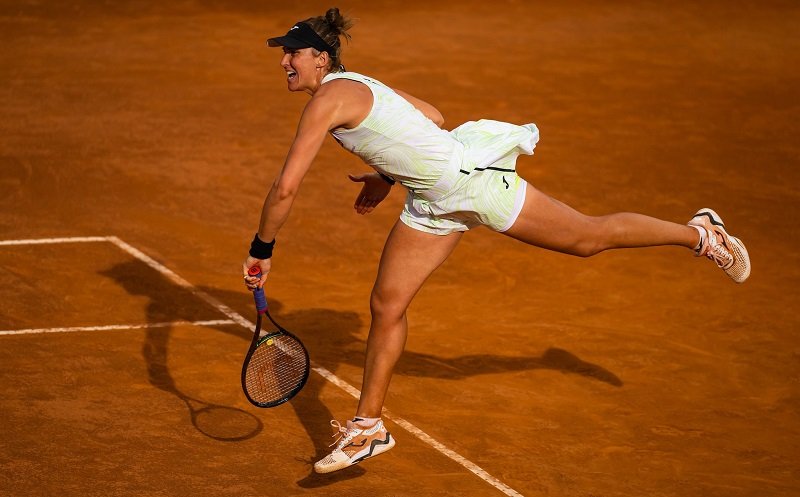 Imagem Ilustrando a Notícia: Beatriz Haddad Maia avança à inédita 3ª rodada em Roland Garros