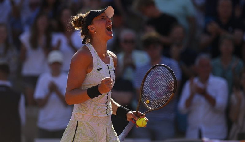 Imagem Ilustrando a Notícia: Bia Haddad Maia vence e faz oitavas-de-final inédita em Roland Garros