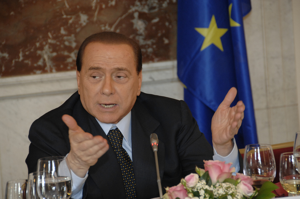 Imagem Ilustrando a Notícia: Silvio Berlusconi, ex-primeiro-ministro da Itália, morre aos 86 anos