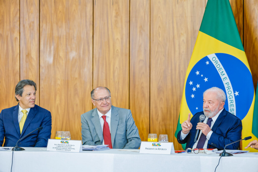 Imagem Ilustrando a Notícia: “Está proibido ter novas ideias antes de cumprir o prometido”, diz Lula