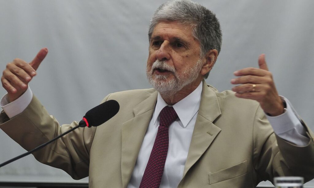 Imagem Ilustrando a Notícia: Chefe de gabinete de Zelensky liga para assessor de Lula