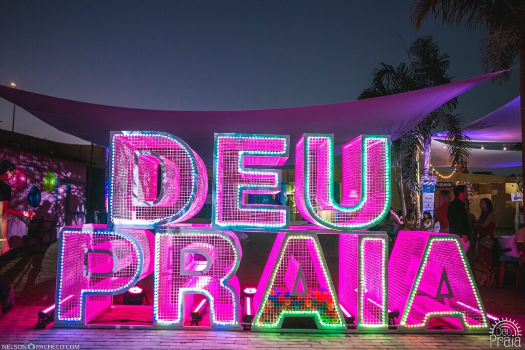 Imagem Ilustrando a Notícia: Deu Praia anuncia temporada 2023 com Vanessa da Mata, Seu Jorge, Barão Vermelho, Banda Eva