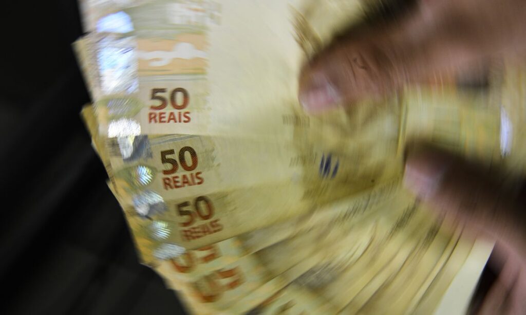 Imagem Ilustrando a Notícia: Desenrola beneficiará famílias com dívidas de até R$ 5 mil