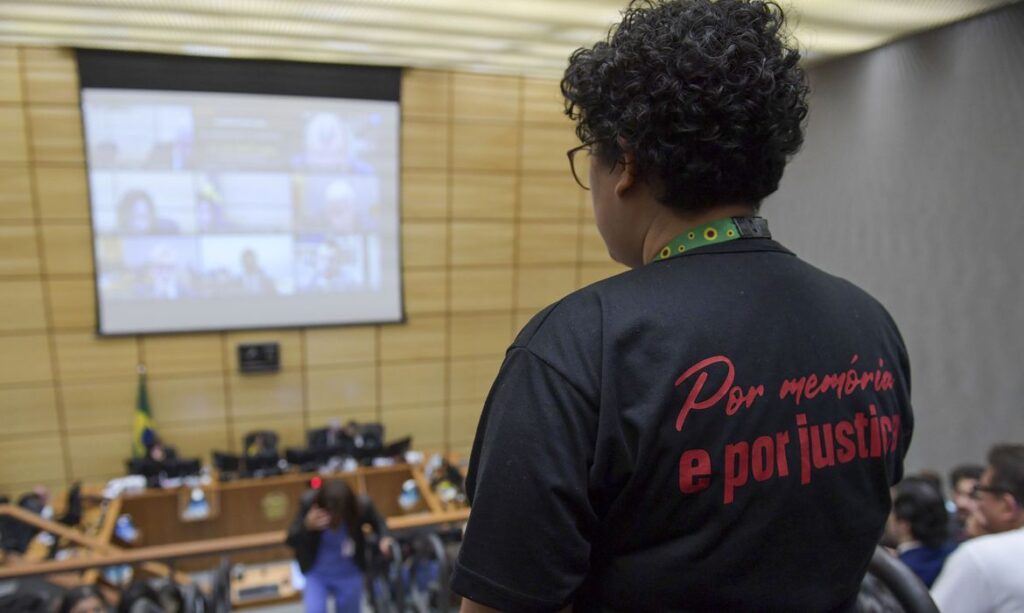 Imagem Ilustrando a Notícia: Boate Kiss: relator vota por prisão de acusados; julgamento é suspenso
