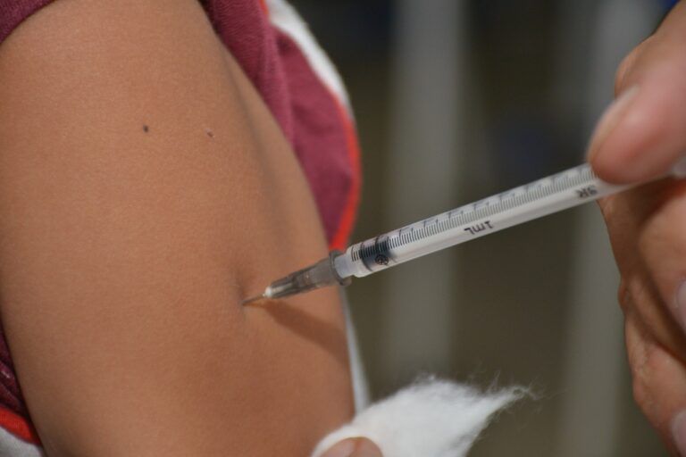 Imagem Ilustrando a Notícia: Aparecida segue com a vacinação contra gripe, meningite e covid-19