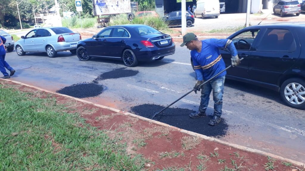 Imagem Ilustrando a Notícia: Prefeitura de Goiânia encerra maio com 382 bairros atendidos pelos serviços de tapa-buracos