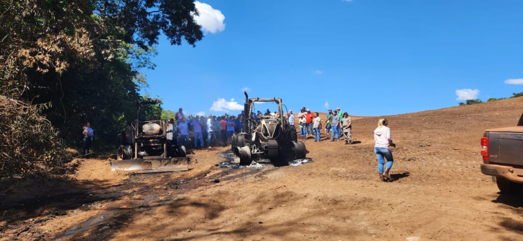 Imagem Ilustrando a Notícia: “Não admito uma situação dessa em Goiás”, diz Caiado após queima de tratores em fazenda de Amorinópolis