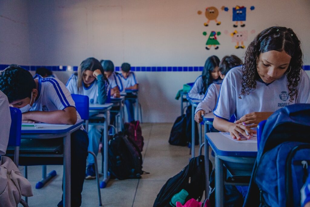Imagem Ilustrando a Notícia: Cinco escolas da rede municipal de Anápolis recebem premiação que avaliam a educação no estado