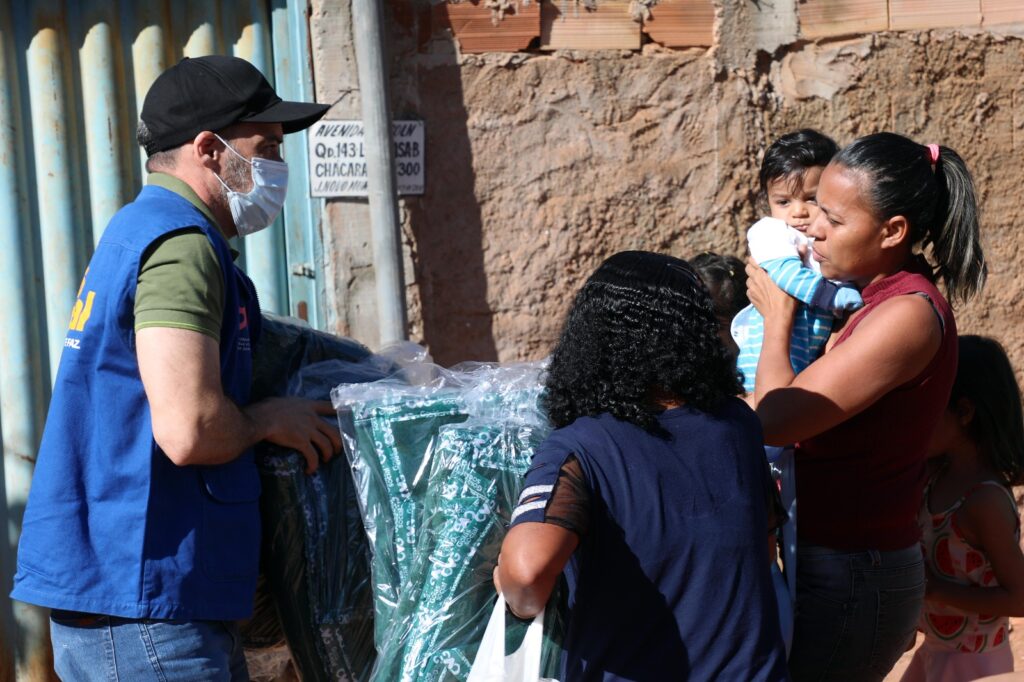 Imagem Ilustrando a Notícia: Governo conclui entrega de cobertores para os 246 municípios goianos