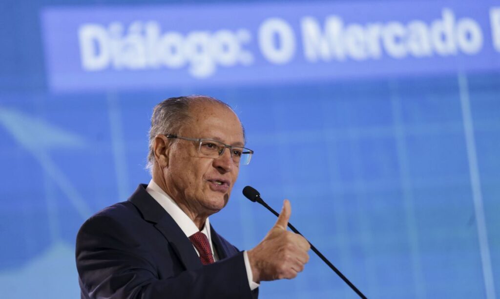 Imagem Ilustrando a Notícia: Alckmin defende alternativa para desonerar folha de pagamento