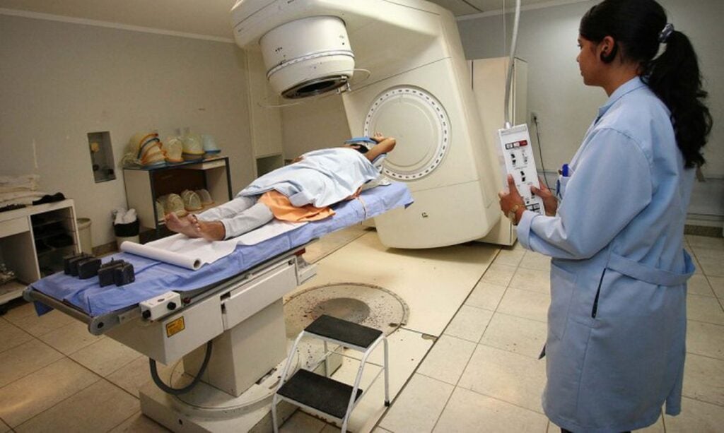 Imagem Ilustrando a Notícia: Custo de tratamento de câncer encarece e mortes em Goiás aumentam 17% em 8 anos