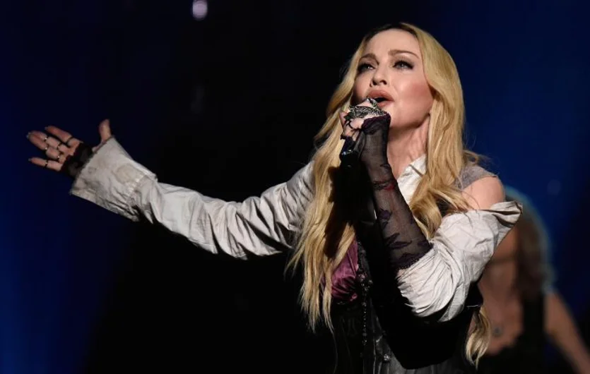 Imagem Ilustrando a Notícia: Madonna adia turnê ‘Celebration’ após ser internada na UTI com infecção bacteriana