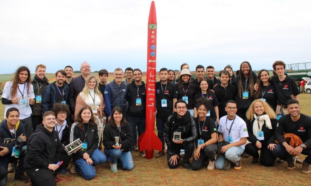 Imagem Ilustrando a Notícia: Universidades brasileiras disputam copa mundial de foguetes nos EUA