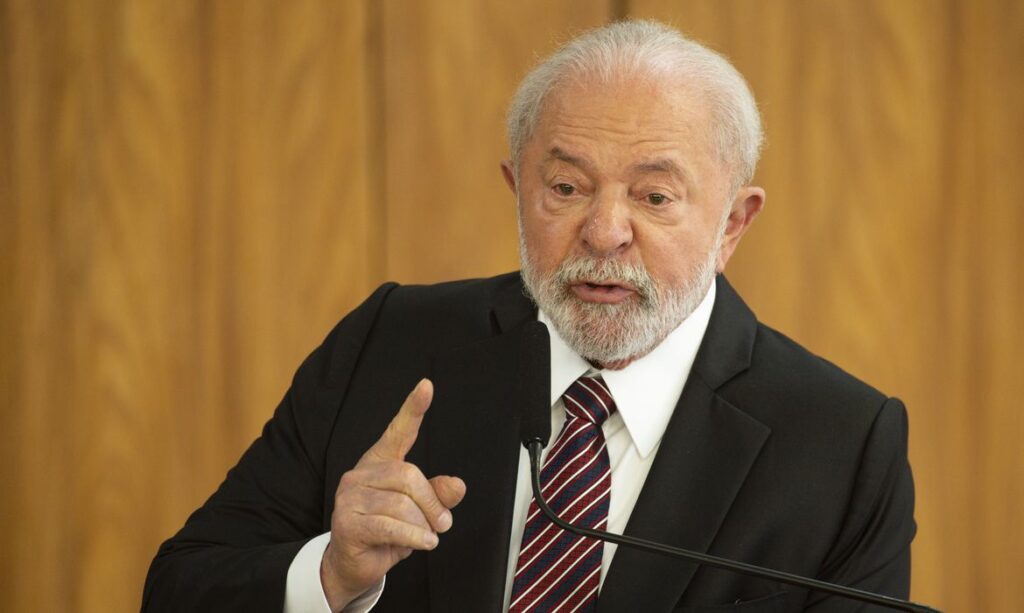 Imagem Ilustrando a Notícia: Deputado protocola pedido de impeachment de Lula nesta terça