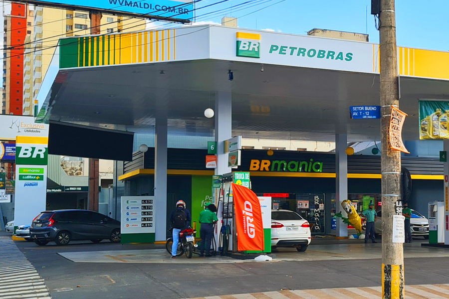 Imagem Ilustrando a Notícia: Petrobras anuncia redução no preço da gasolina