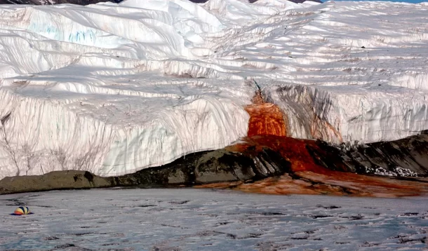 Imagem Ilustrando a Notícia: Por trás do mistério da ‘cachoeria de sangue’ da Antártica