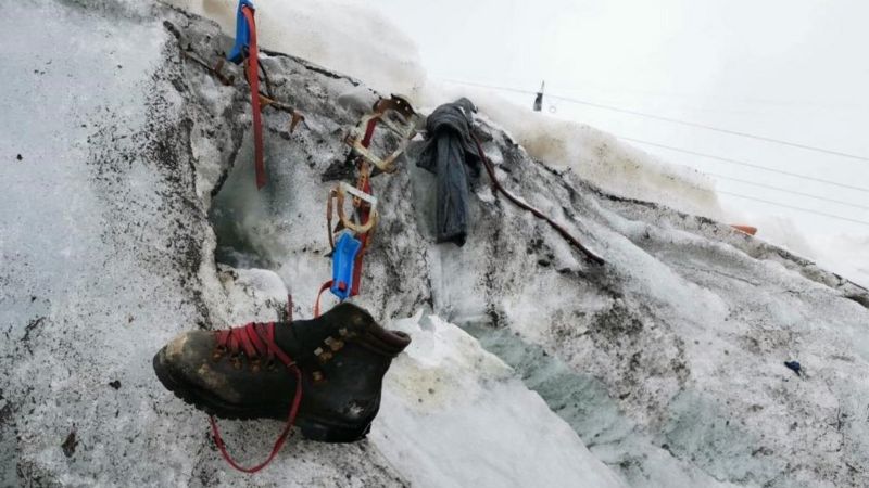Imagem Ilustrando a Notícia: Derretimento de geleria nos Alpes Suíços revela corpo de alpinista desaparecido há 37 anos