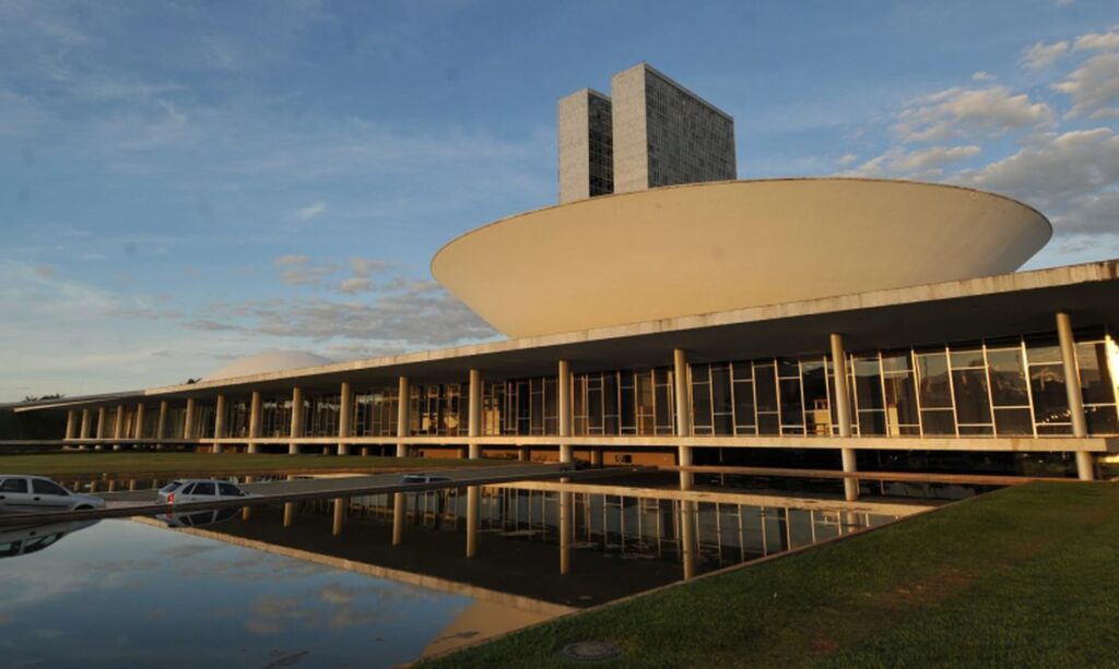 Imagem Ilustrando a Notícia: Goiás pode saltar de 17 para 18 deputados federais
