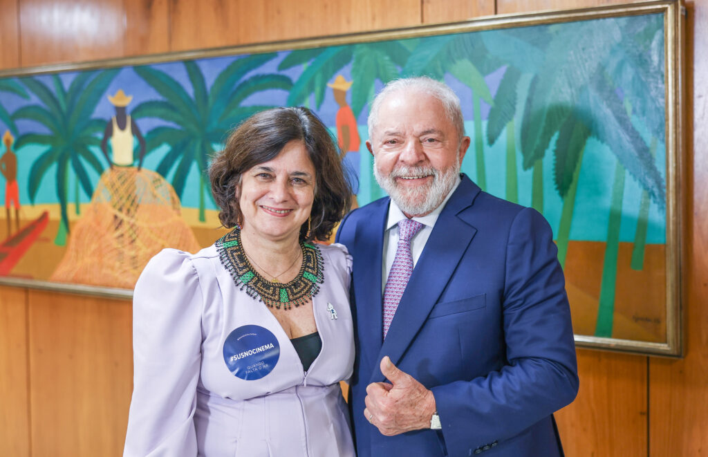 Imagem Ilustrando a Notícia: Lula garante Nísia Trindade na Saúde e pagamento de retroativo do piso de enfermagem