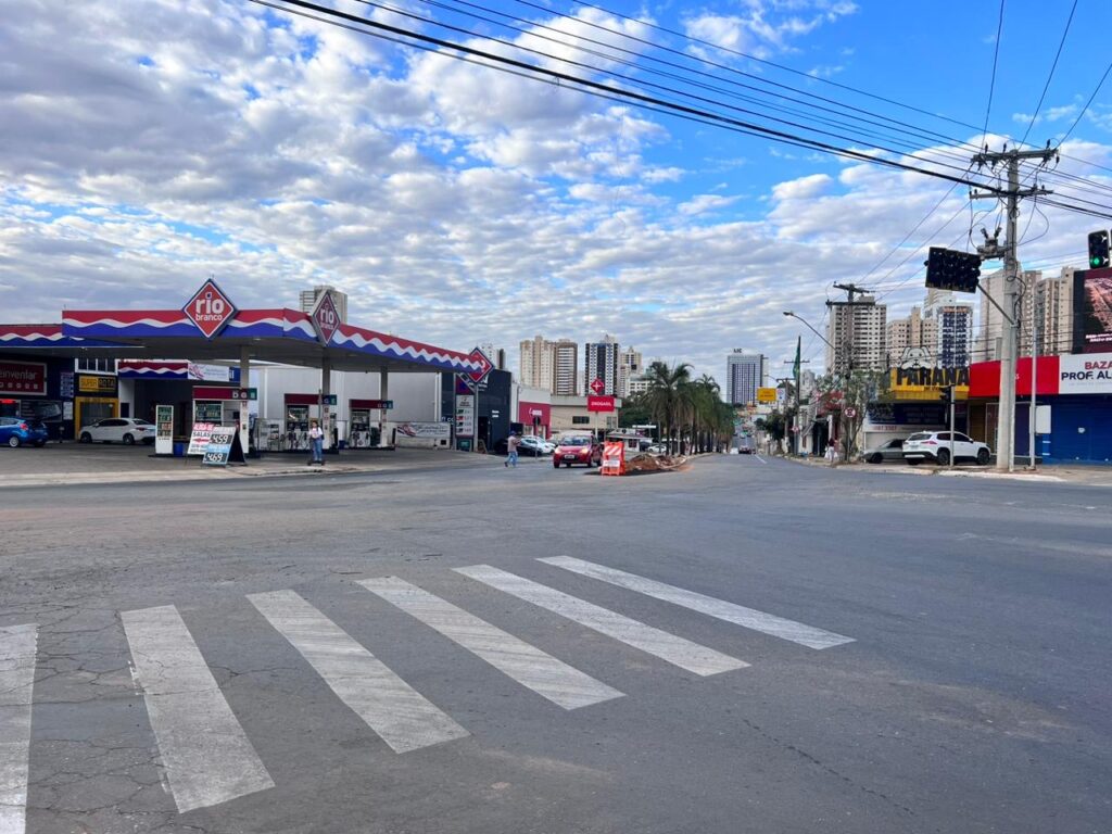 Imagem Ilustrando a Notícia: Prefeitura de Goiânia promove melhorias na mobilidade no cruzamento da Avenida C-4 com Avenida C-205