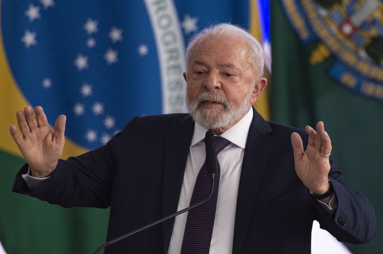 Imagem Ilustrando a Notícia: Lula fala de mudanças climáticas com presidente dos Emirados Árabes