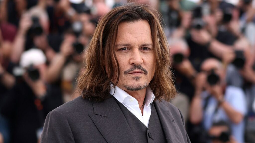 Imagem Ilustrando a Notícia: Johnny Depp é encontrado desacordado em quarto de hotel na Hungria