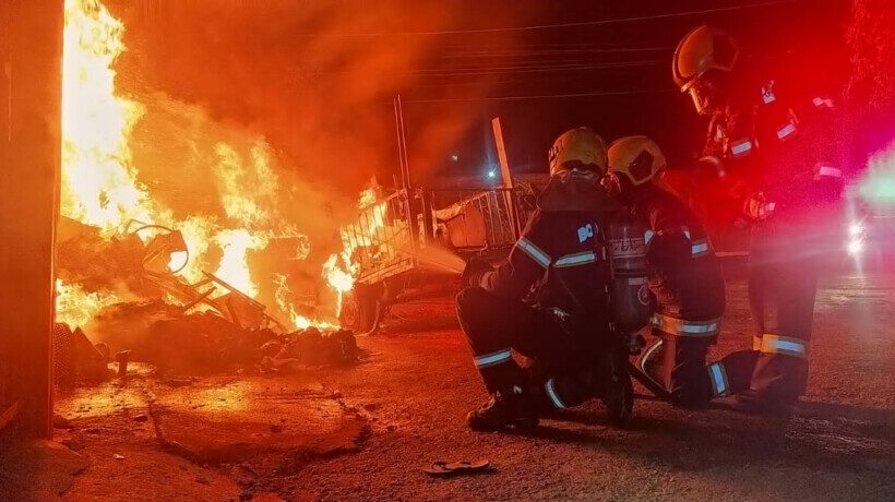 Imagem Ilustrando a Notícia: Incêndio em depósito de reciclagem causa pânico em moradores do Residencial Itamaracá, em Goiânia