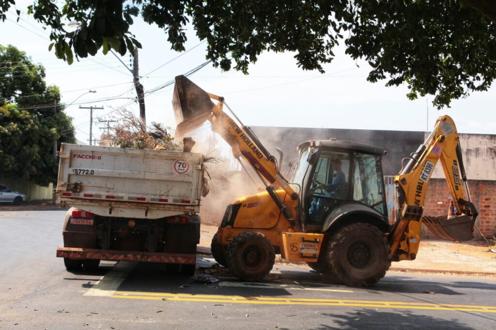 Imagem Ilustrando a Notícia: Cerca de 54 mil toneladas de lixo descartados irregularmente são recolhidos por mês em Goiânia