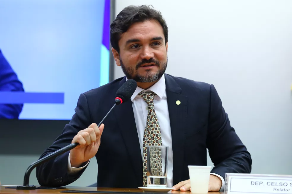 Imagem Ilustrando a Notícia: Lula oficializa Celso Sabino no Ministério do Turismo; Daniela Carneiro deve deixar o governo