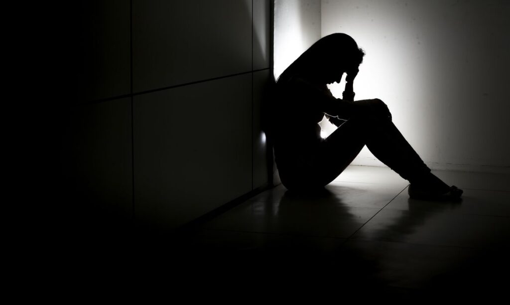 Imagem Ilustrando a Notícia: Quebrar o silêncio ajuda a prevenir suicídios, dizem especialistas