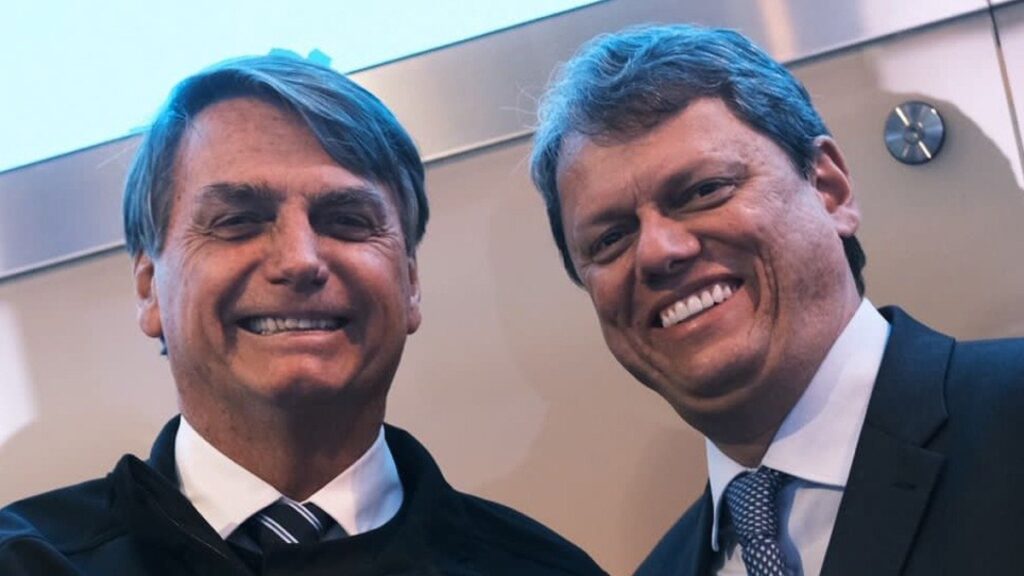 Imagem Ilustrando a Notícia: Com Bolsonaro fora do pleito de 2026, 74% desejam quem ele apoie Tarcísio na disputa eleitoral