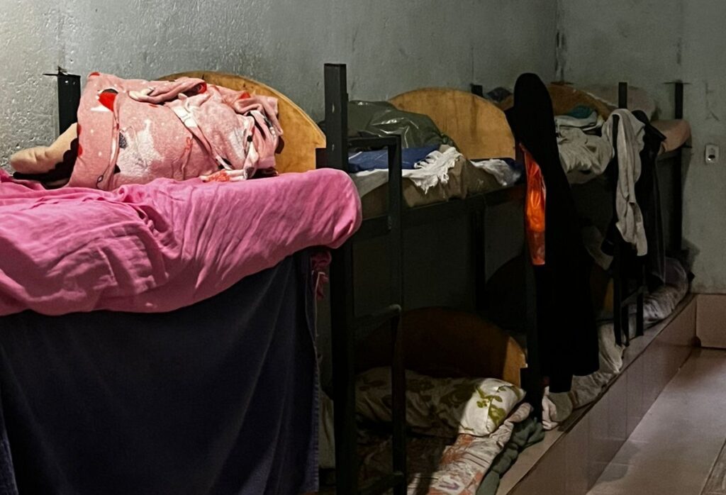 Imagem Ilustrando a Notícia: Polícia resgata 50 pessoas entre 14 e 96 anos em clínica clandestina